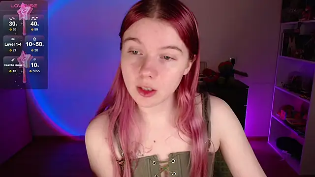 Snapshot of Strawberry_juli chatting on 15, 11, 2025 Strawberry juli online show from 15, 11, 2025