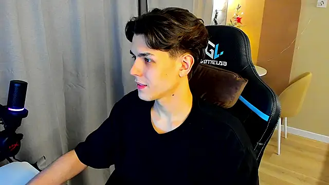 TravisRevas online show from 16, 12, 2025