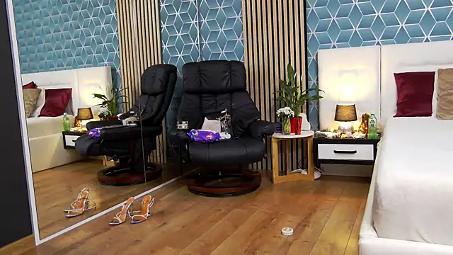 zoeylarkens online show from 25, 2, 2025