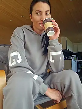 zoeylarkens online show from 5, 10, 2025