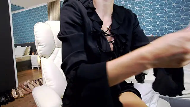 zoeylarkens online show from 14, 10, 2025