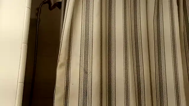 Snapshot of wetnwildforyou chatting on 8, 9, 2025 wetnwildforyou online show from 8, 9, 2025