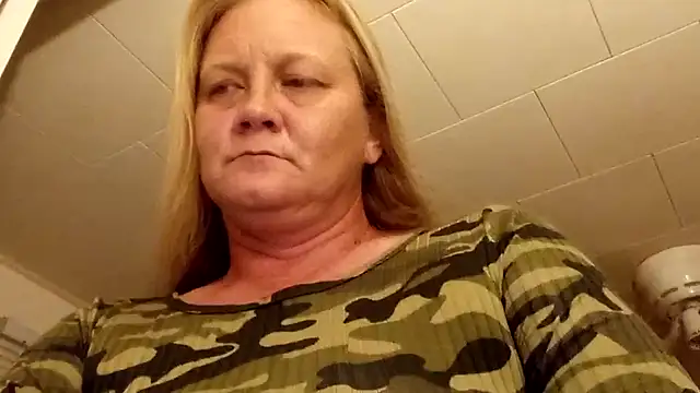 Snapshot of wetnwildforyou chatting on 11, 9, 2025 wetnwildforyou online show from 11, 9, 2025