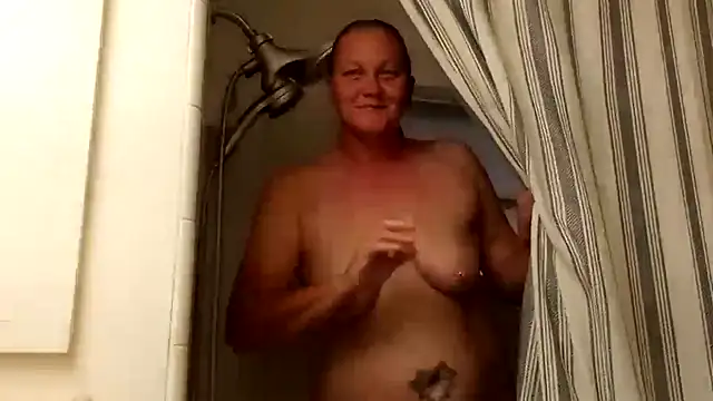 Snapshot of wetnwildforyou chatting on 12, 9, 2025 wetnwildforyou online show from 12, 9, 2025