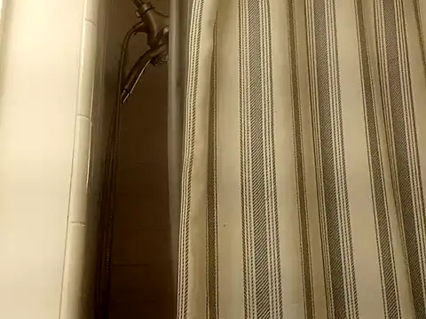 Snapshot of wetnwildforyou chatting on 4, 10, 2025 wetnwildforyou online show from 4, 10, 2025