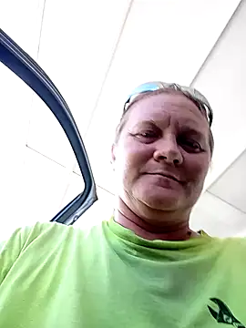 Snapshot of wetnwildforyou chatting on 6, 10, 2025 wetnwildforyou online show from 6, 10, 2025