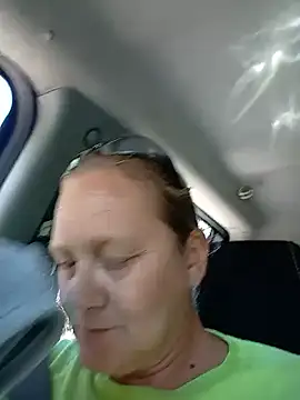 Snapshot of wetnwildforyou chatting on 31, 10, 2025 wetnwildforyou online show from 31, 10, 2025