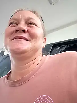 Snapshot of wetnwildforyou chatting on 6, 11, 2025 wetnwildforyou online show from 6, 11, 2025