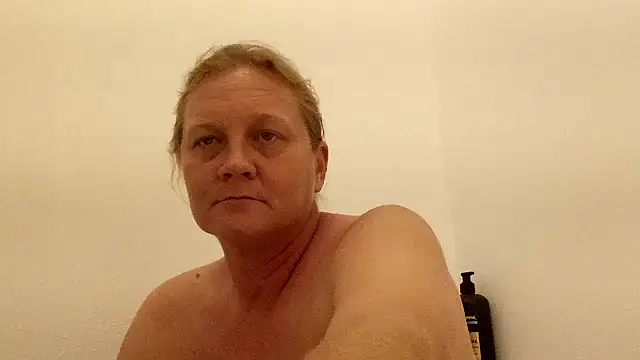 Snapshot of wetnwildforyou chatting on 11, 11, 2025 wetnwildforyou online show from 11, 11, 2025