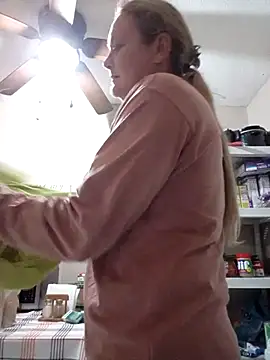 Snapshot of wetnwildforyou chatting on 14, 11, 2025 wetnwildforyou online show from 14, 11, 2025