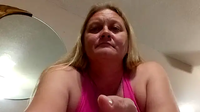 Snapshot of wetnwildforyou chatting on 25, 11, 2025 wetnwildforyou online show from 25, 11, 2025