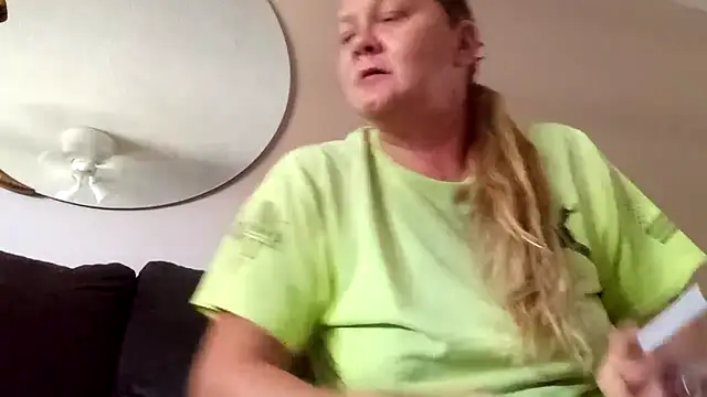 Snapshot of wetnwildforyou chatting on 25, 11, 2025 wetnwildforyou online show from 25, 11, 2025