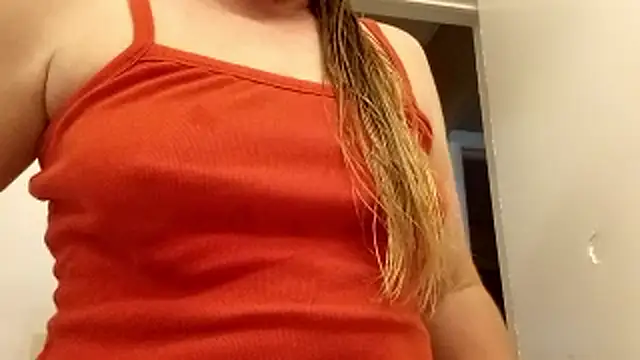 Snapshot of wetnwildforyou chatting on 5, 12, 2025 wetnwildforyou online show from 5, 12, 2025