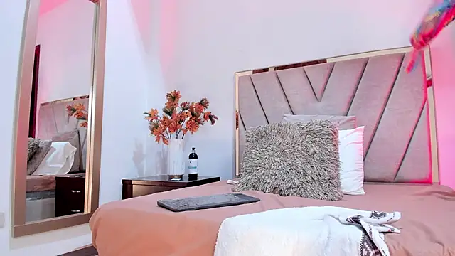 SeleneLujan online show from 12, 3, 2025