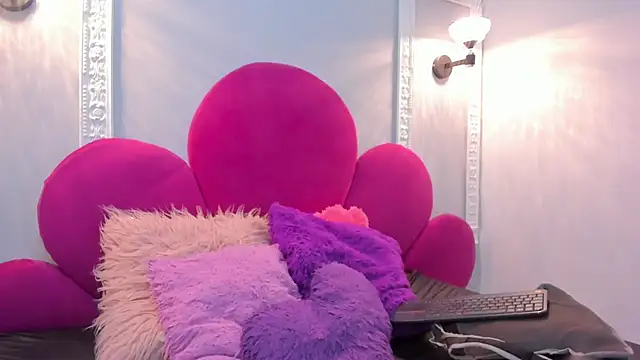 Bonniie 22 online show from 17, 10, 2025