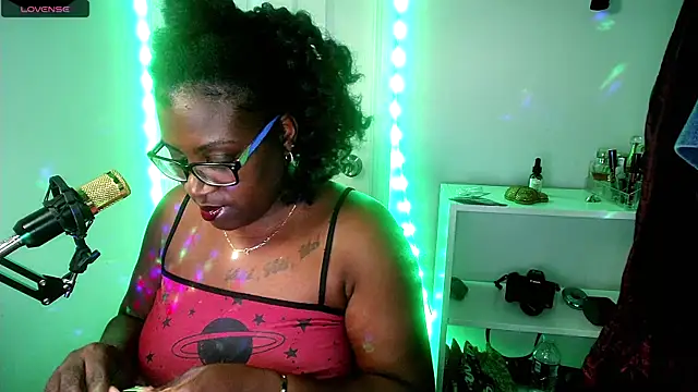 Snapshot of lovelyenigma365 chatting on 13, 1, 2026 lovelyenigma365 online show from 13, 1, 2026