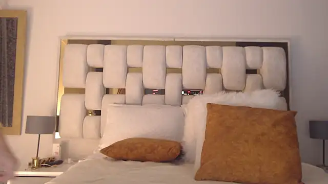 Snapshot of HotBellaMilf chatting on 1, 10, 2025 HotBellaMilf online show from 1, 10, 2025