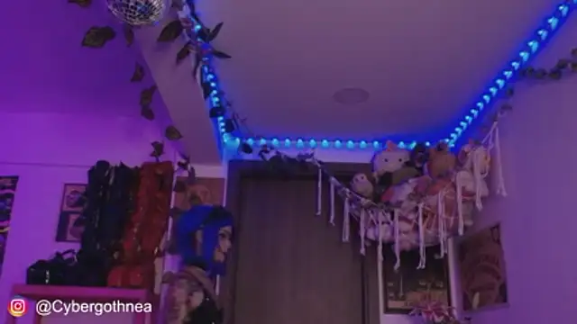  mollycrystal online show from 24, 3, 2026