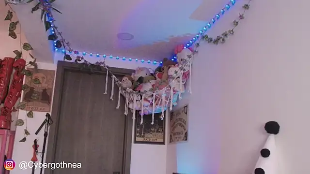  mollycrystal online show from 13, 4, 2026