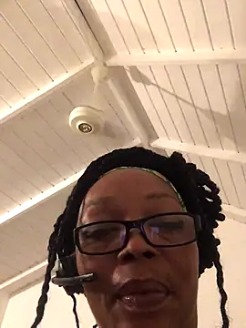 Snapshot of Ladyzee25 chatting on 14, 9, 2025 Ladyzee25 online show from 14, 9, 2025