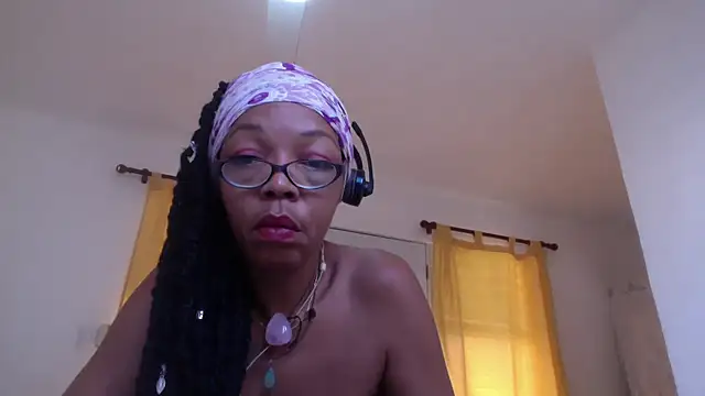 Snapshot of Ladyzee25 chatting on 21, 9, 2025 Ladyzee25 online show from 21, 9, 2025