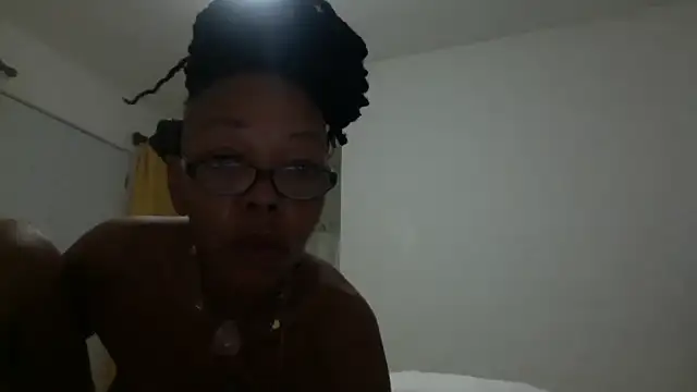 Snapshot of Ladyzee25 chatting on 24, 9, 2025 Ladyzee25 online show from 24, 9, 2025