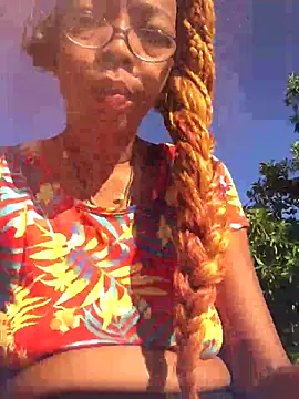 Snapshot of Ladyzee25 chatting on 16, 10, 2025 Ladyzee25 online show from 16, 10, 2025