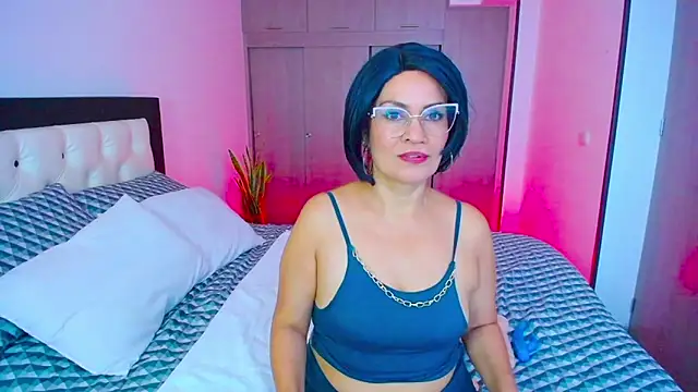 CarolinneFiotti online show from 2, 10, 2025