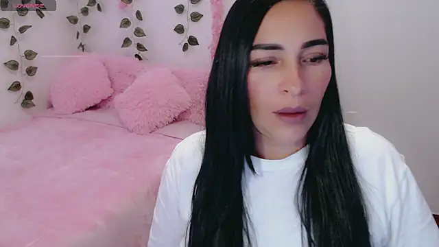 Snapshot of luna_lgomez_ chatting on 1, 3, 2025 luna lgomez online show from 1, 3, 2025