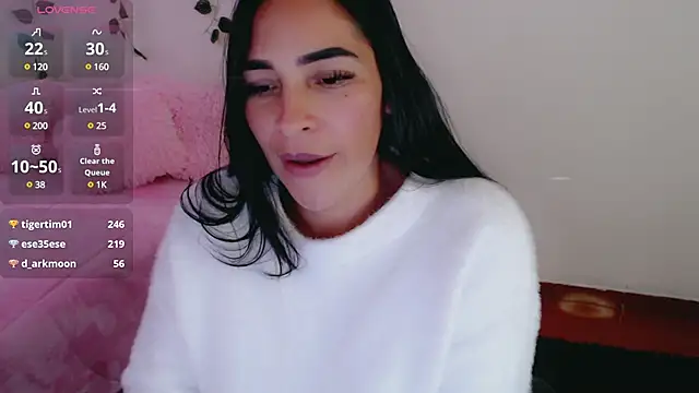 Snapshot of luna_lgomez_ chatting on 4, 3, 2025 luna lgomez online show from 4, 3, 2025