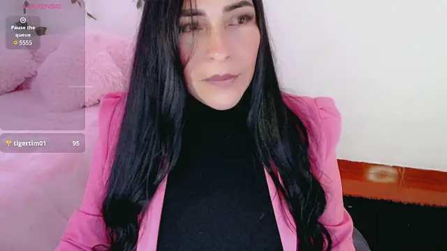 Snapshot of luna_lgomez_ chatting on 5, 3, 2025 luna lgomez online show from 5, 3, 2025