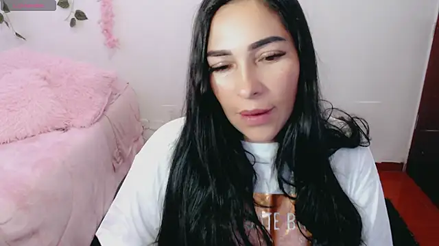 Snapshot of luna_lgomez_ chatting on 6, 3, 2025 luna lgomez online show from 6, 3, 2025