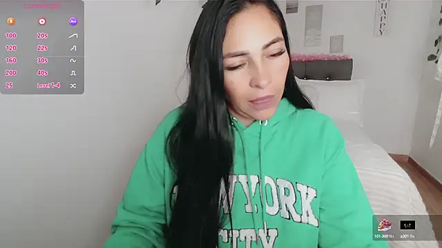 Snapshot of luna_lgomez_ chatting on 18, 9, 2025 luna lgomez online show from 18, 9, 2025