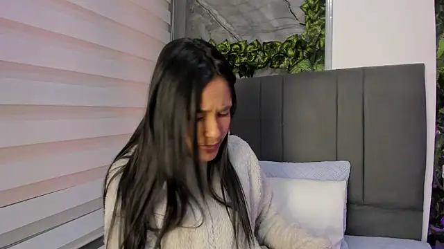 Fernanda liie  online show from 16, 12, 2025