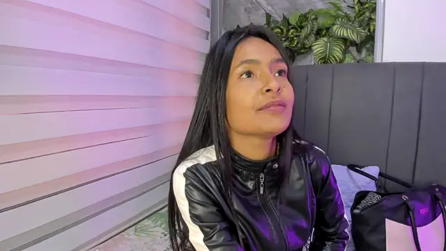 Fernanda liie  online show from 19, 12, 2025