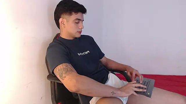 Snapshot of adam_levis17 chatting on 29, 10, 2025 adam levis17 online show from 29, 10, 2025