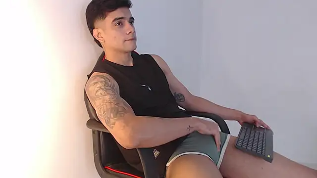 Snapshot of adam_levis17 chatting on 23, 11, 2025 adam levis17 online show from 23, 11, 2025