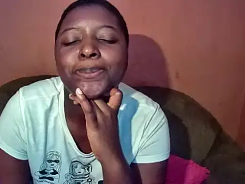 Snapshot of sexyhips2001 chatting on 8, 3, 2025 sexyhips2001 online show from 8, 3, 2025