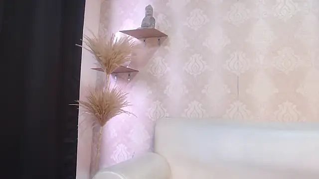 fernandaqueens online show from 4, 3, 2025