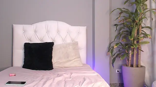 fernandaqueens online show from 6, 3, 2025