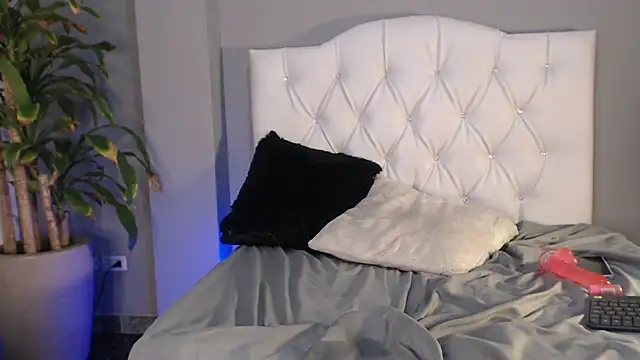 fernandaqueens online show from 13, 3, 2025