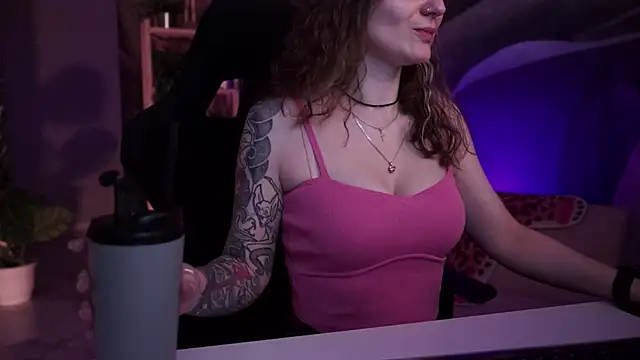 OliviaMcClean online show from 18, 11, 2025