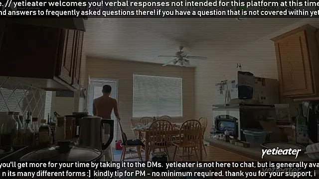 Snapshot of yetieater chatting on 7, 4, 2026 yetieater online show from 7, 4, 2026
