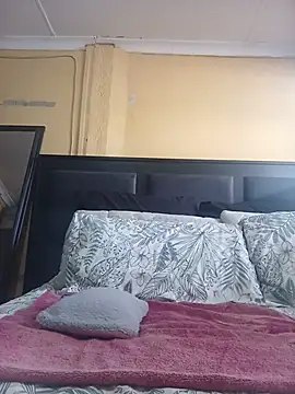 Snapshot of JuicyMilkyTizzy chatting on 4, 7, 2026 JuicyMilkyTizzy online show from 4, 7, 2026