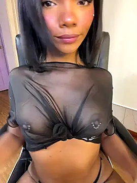 Snapshot of PinkyMoon chatting on 16, 10, 2025 PinkyMoon online show from 16, 10, 2025