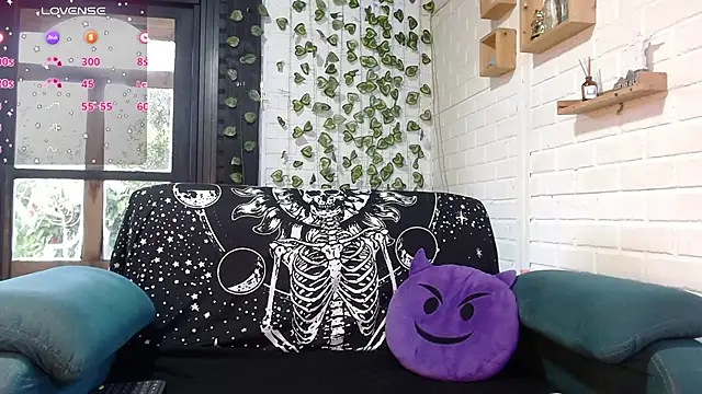 LiraSonnett online show from 1, 11, 2025