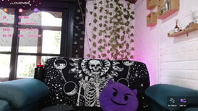 LiraSonnett online show from 4, 2, 2026