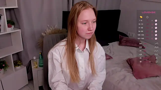 ChelseaBooton online show from 16, 3, 2025