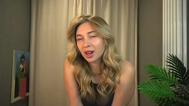 Snapshot of christie_luv chatting on 9, 9, 2025 christie luv online show from 9, 9, 2025