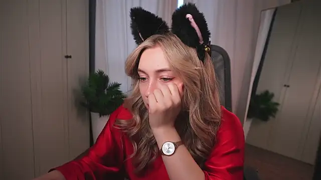 Snapshot of christie_luv chatting on 4, 11, 2025 christie luv online show from 4, 11, 2025